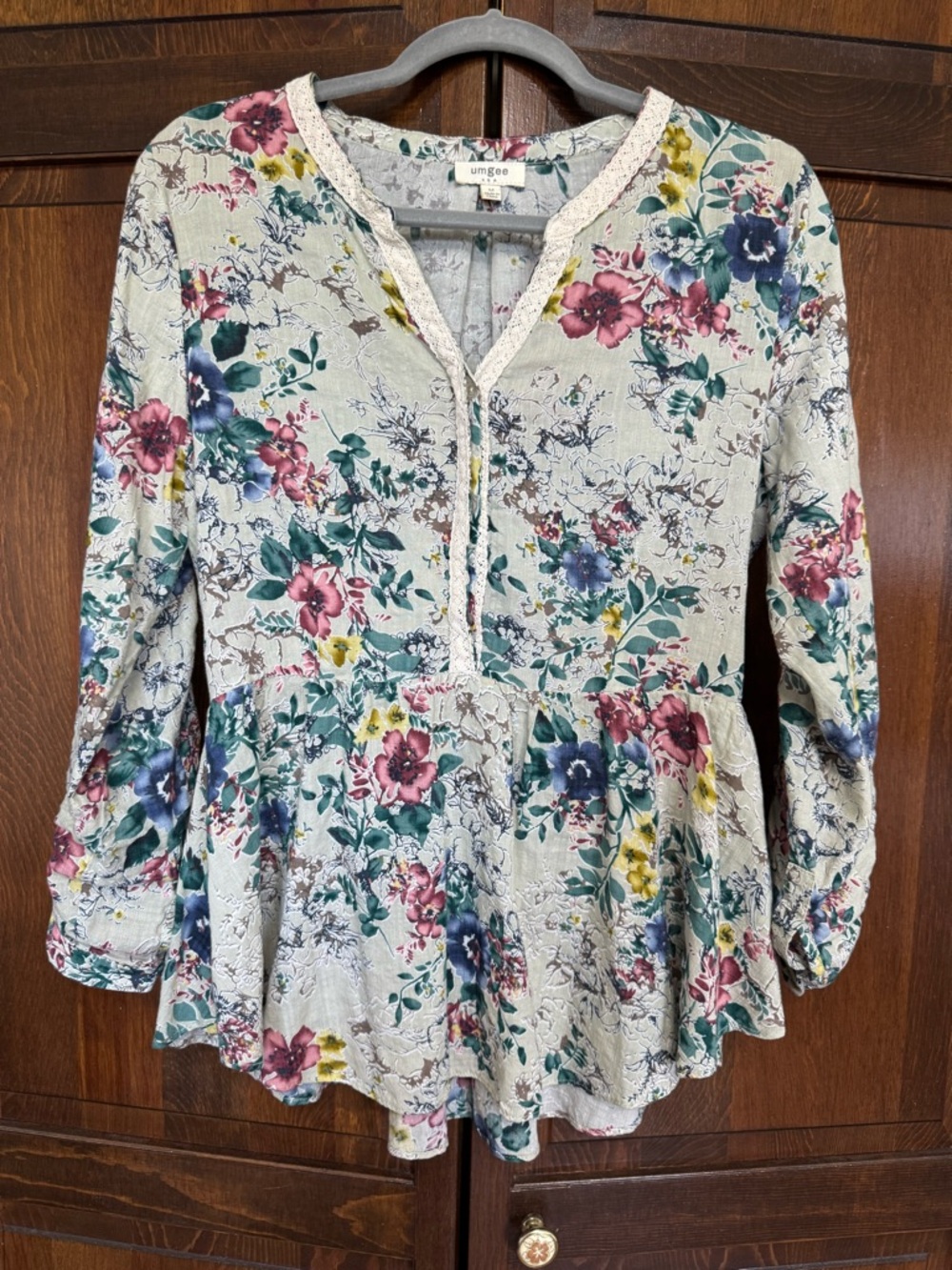 Umgee USA Floral Peasant Top with Crochet Lace Trim & Peplum - Size M